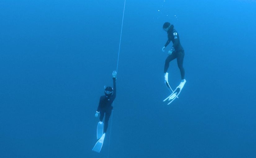 木下紗佑里さんと真栄田岬でフリーダイビングのトレーニング